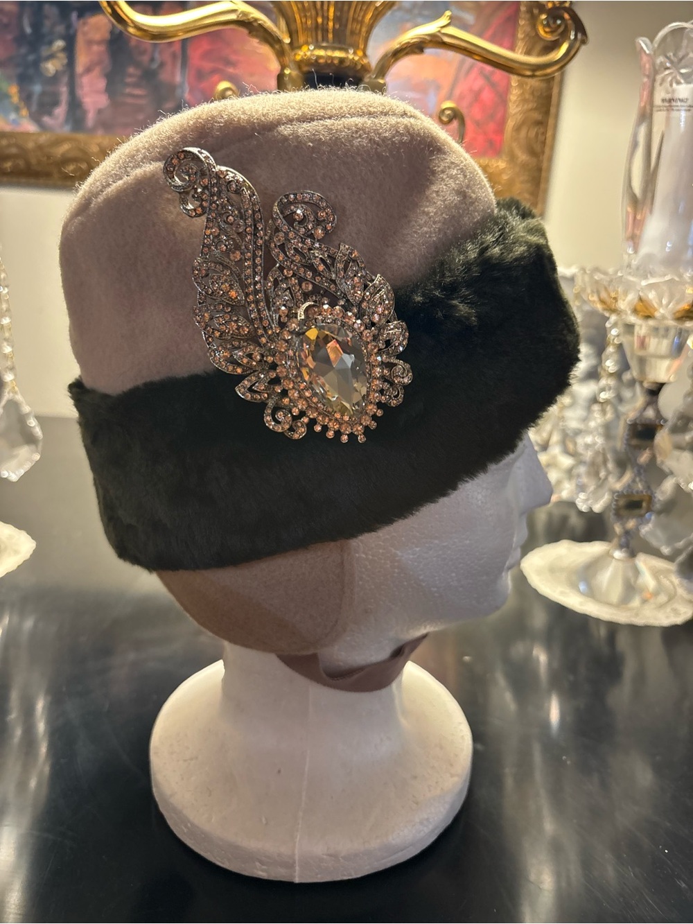 Vintage- Women's Wool Chin StrapFur Band Hat w/Rhinestone Brooch - Taupe & Black